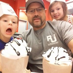 Meet your Posher, Moises